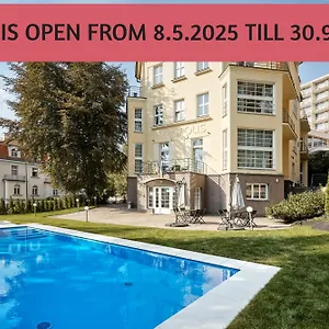 Aparthotel Akropolis