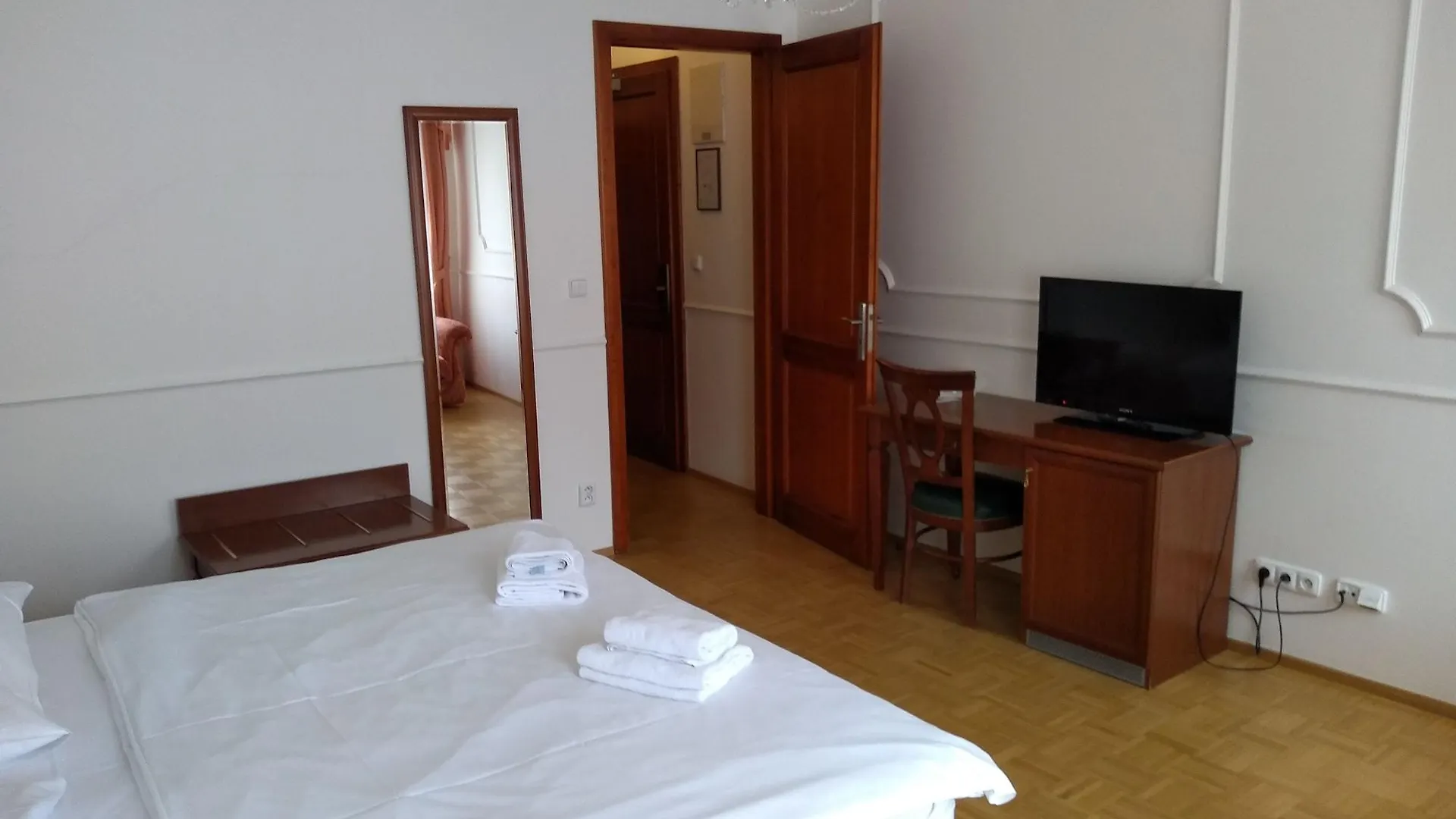 Hotel Renesance Krasna Kralovna Karlovy Vary 4*,  Czech Republic